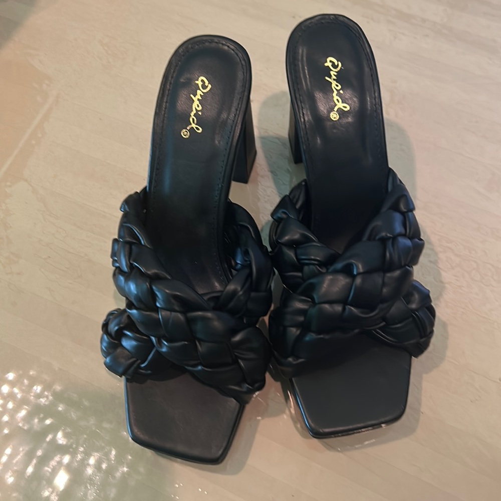 Quipid Black Twisted Knot platform sandals